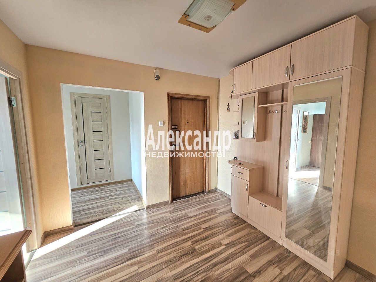 Продажа 3-комн квартиры на вторичном рынке Горелово тер., улица Коммунаров, 120