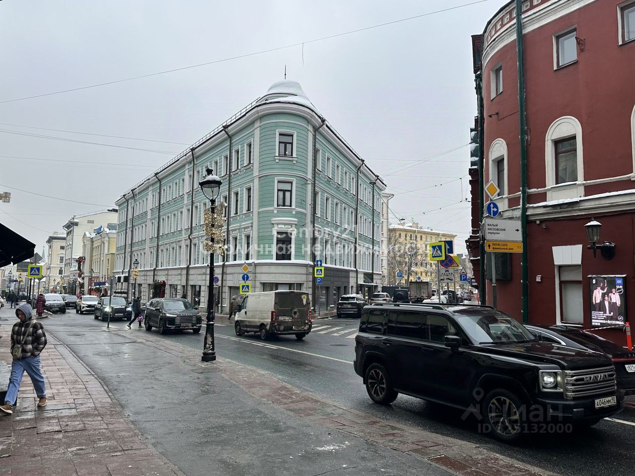 Продажа 3-комн квартиры на вторичном рынке Большая Никитская улица, 17С1