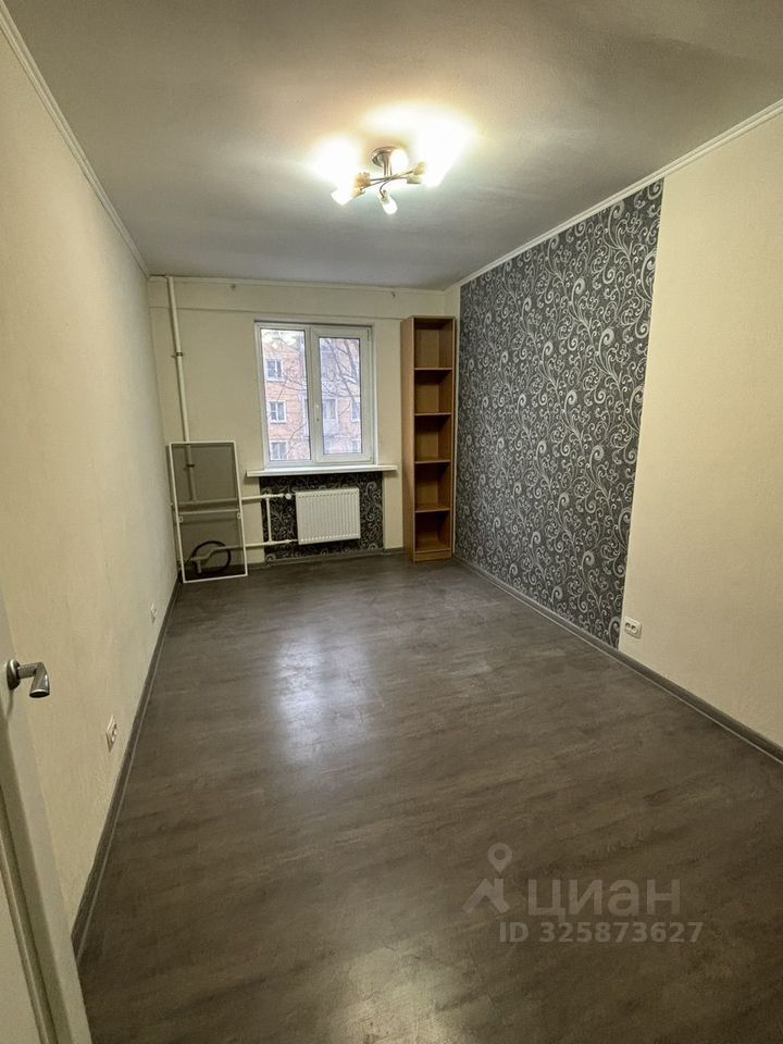Продажа 3-комн квартиры на вторичном рынке улица Танкиста Хрустицкого, 102