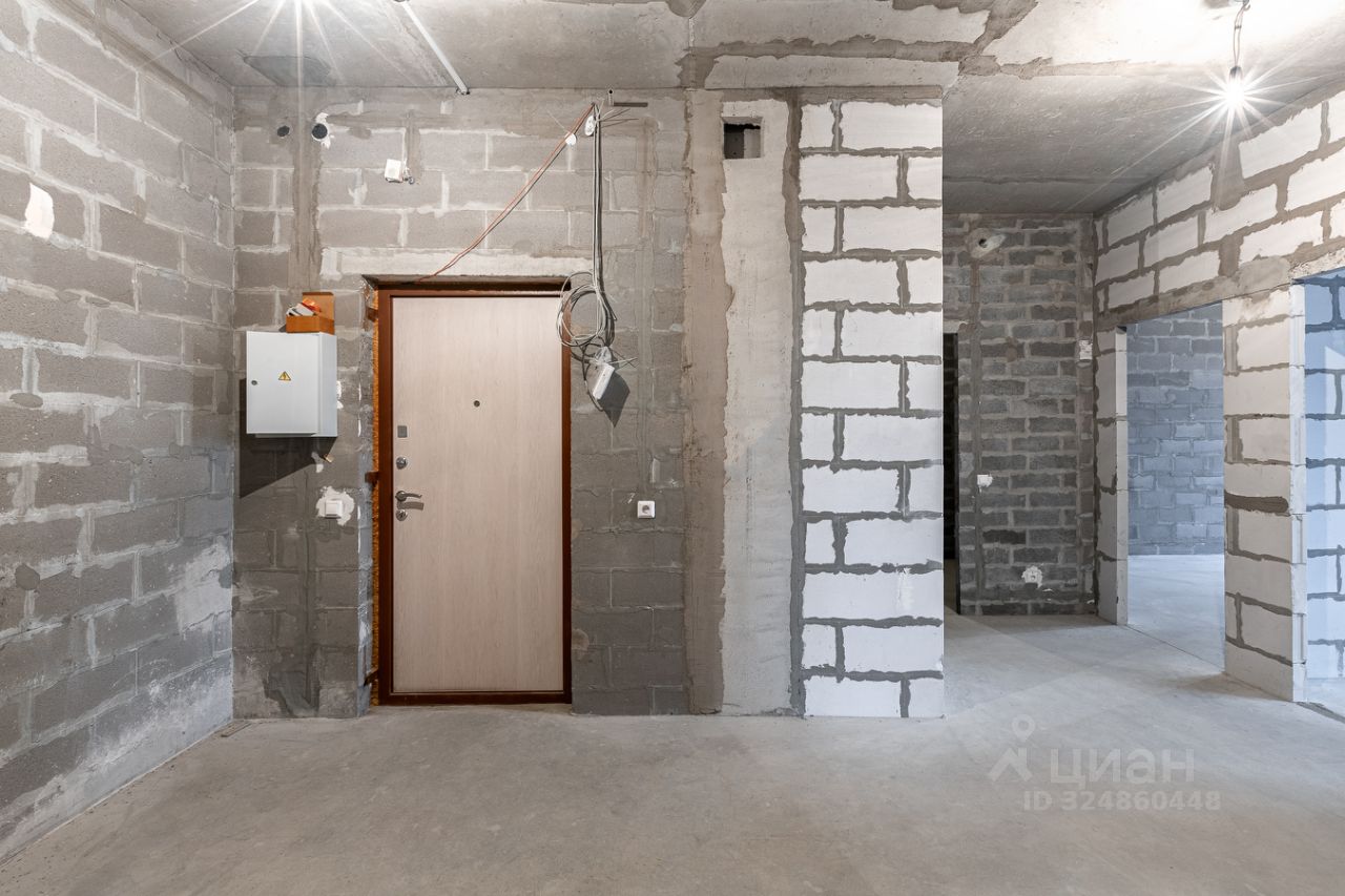 Продажа 4-комн квартиры на вторичном рынке 26-я Васильевского острова линия, 15Б