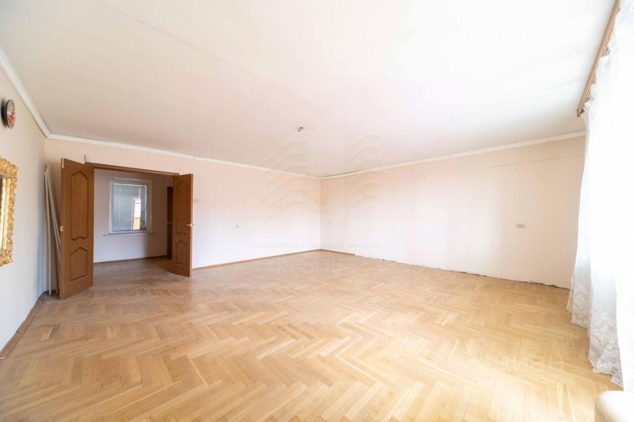 Продажа 3-комн квартиры на вторичном рынке Центральный мкр, улица 25 лет Октября, 1