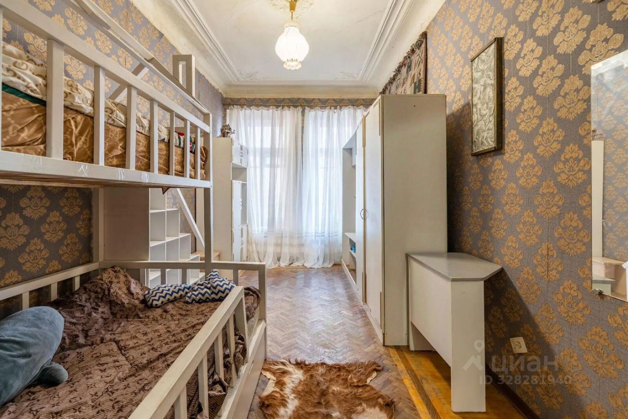 Продажа 5-комн квартиры на вторичном рынке Мытнинская улица, 15