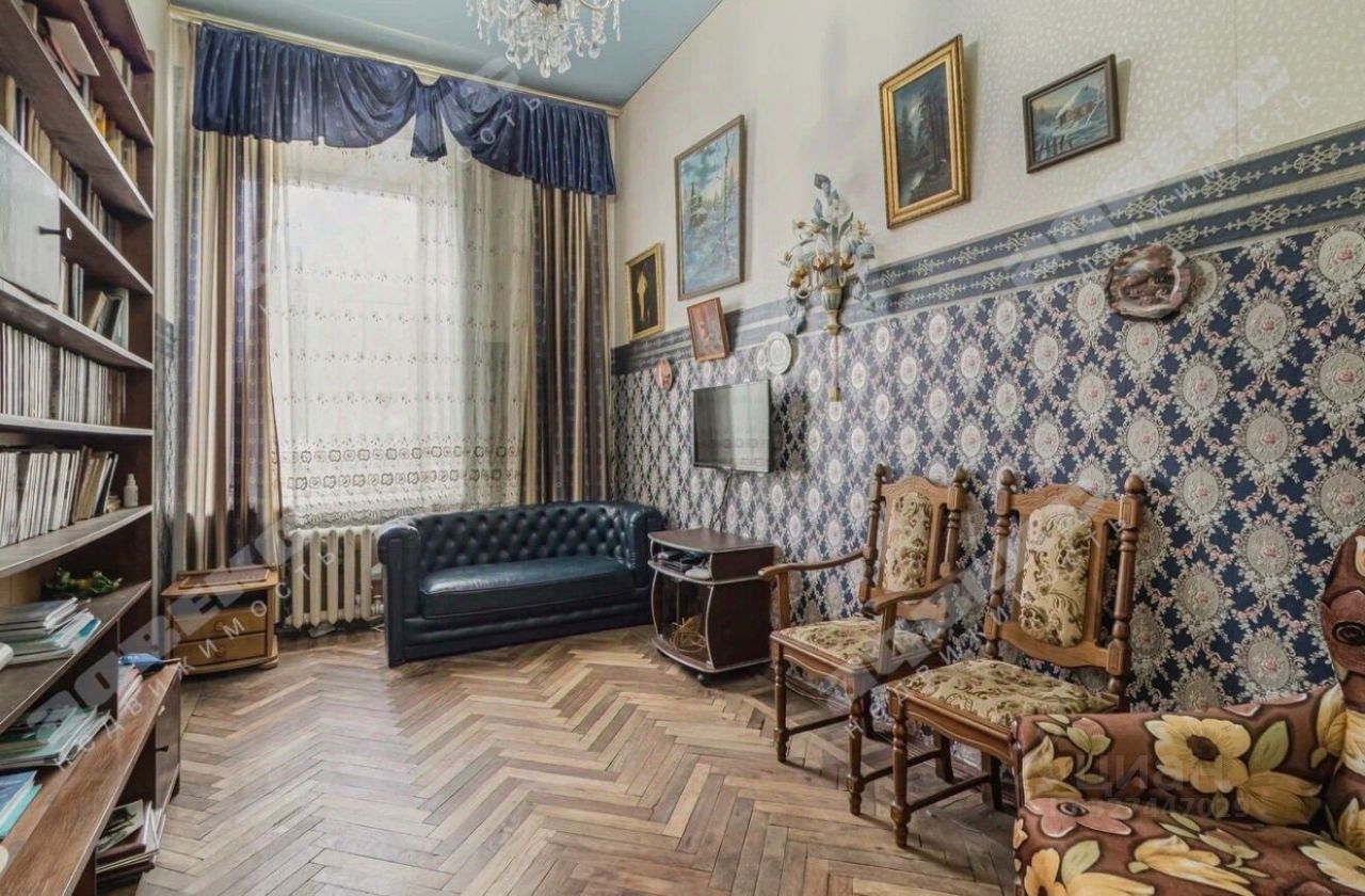 Продажа 3-комн квартиры на вторичном рынке Конюшенный переулок, 1/6