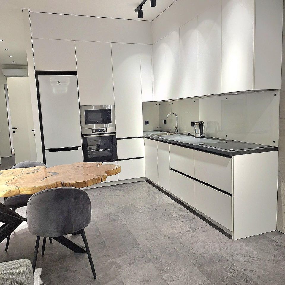 Аренда 3-комн квартиры на вторичном рынке Шмитовский проезд, 39к8