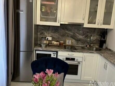 Продажа 1-комн квартиры на вторичном рынке Новоколомяжский проспект,  д. 12 к1