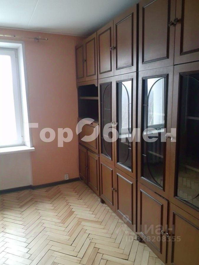 Продажа 2-комн квартиры на вторичном рынке улица Обручева, 49