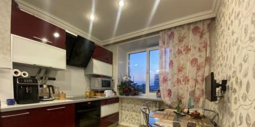 2-комн квартира Чекистов ул. ,  д. 22