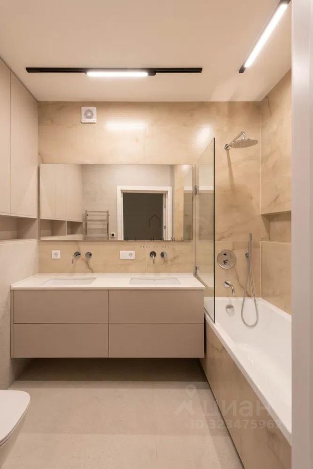 Аренда 3-комн квартиры на вторичном рынке набережная Воскресенская, 32