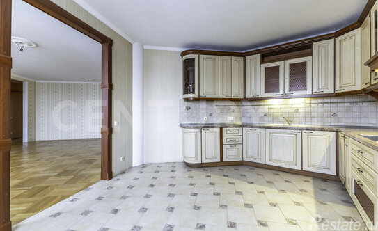 Продажа 3-комн квартиры на вторичном рынке улица Савушкина