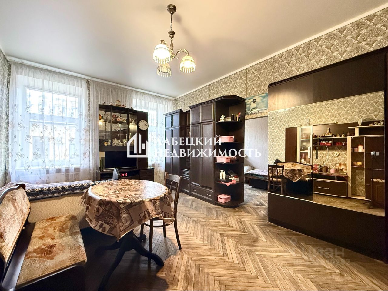 Продажа 4-комн квартиры на вторичном рынке Тамбовская улица, 35