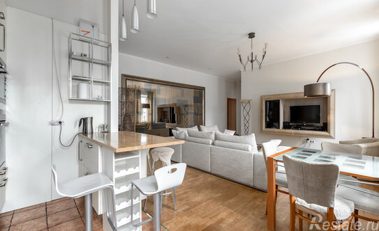 Продажа 3-комн квартиры на вторичном рынке улица Петровка,  д. 28