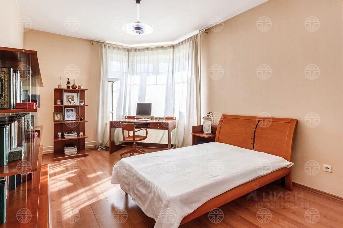 Продажа 3-комн квартиры на вторичном рынке Кольская улица, 2К5
