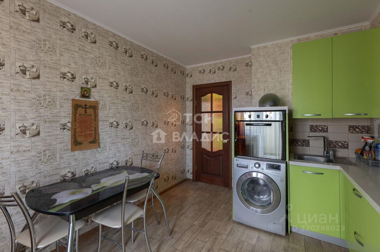 Продажа 2-комн квартиры на вторичном рынке Лесной пгт, улица Советская, 3Вк1