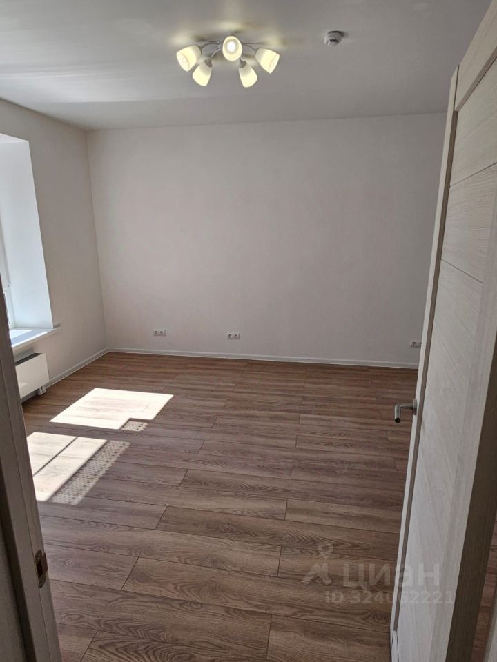 Продажа 3-комн квартиры на вторичном рынке Зеленый проспект, 103