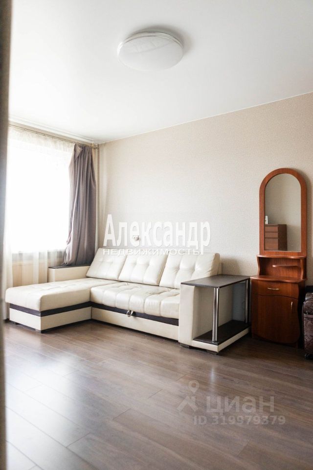 Продажа 2-комн квартиры на вторичном рынке улица Тамбасова, 6К1