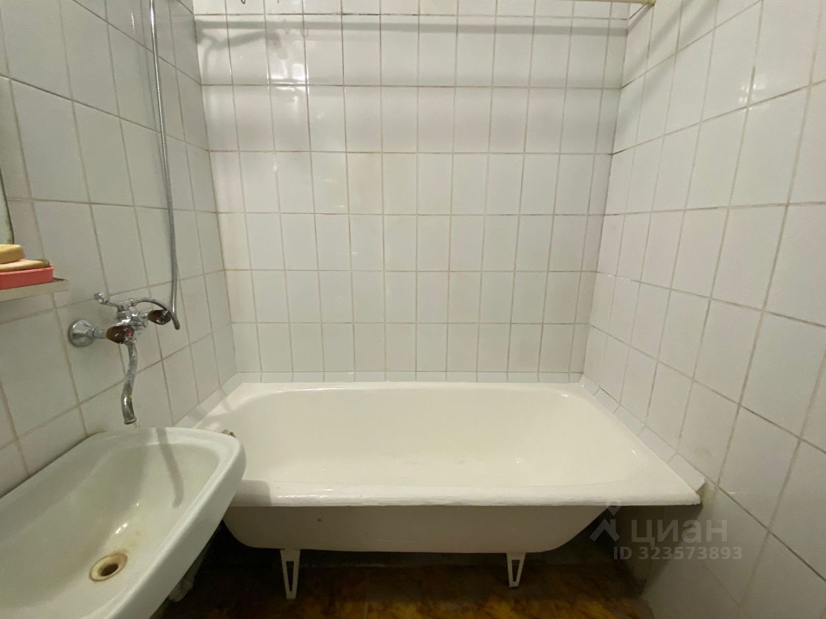 Продажа 2-комн квартиры на вторичном рынке проспект Авиаконструкторов, 11К1