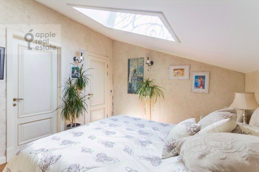 Продажа 4-комн квартиры на вторичном рынке Чистопрудный бульвар, 23С1