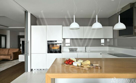 Продажа 4-комн квартиры на вторичном рынке ул Часовая,  д. 23,  к. 1