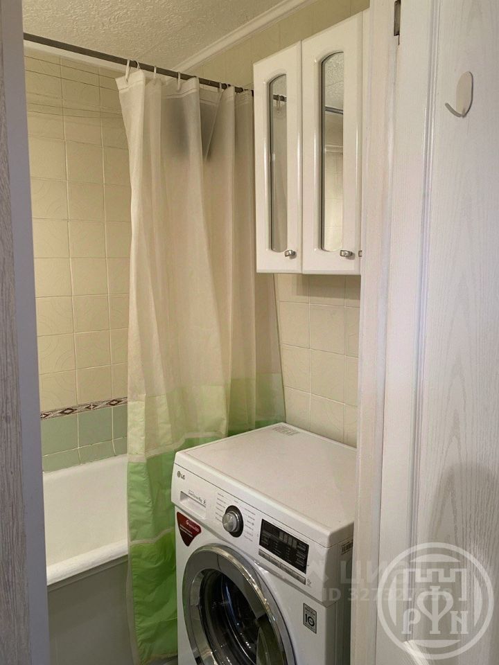 Продажа 1-комн квартиры на вторичном рынке Сосновый Бор г, Молодежная ул,  д. 64