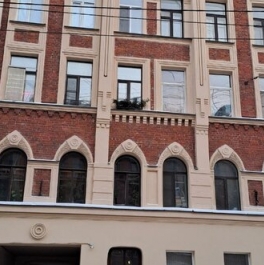 Продажа 3-комн квартиры на вторичном рынке 14-я линия,  д. 93 литБ