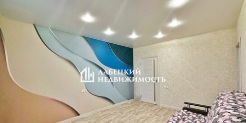 3-комн квартира Композиторов ул,  д. 7