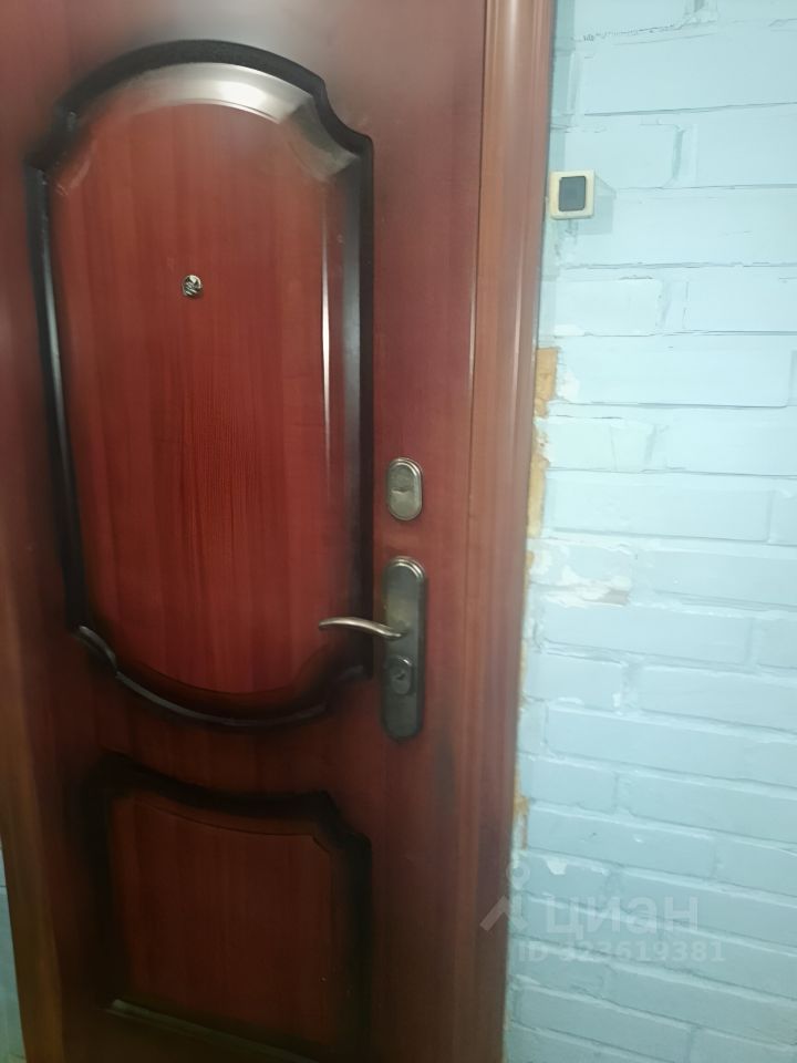 Продажа 2-комн квартиры на вторичном рынке пос. Первомайское, улица Ленина, 38