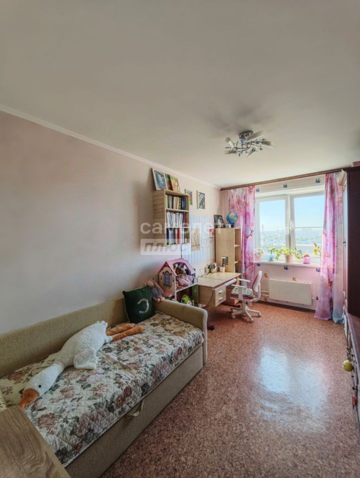 Продажа 2-комн квартиры на вторичном рынке Губернский мкр, улица Земская,  д. 1