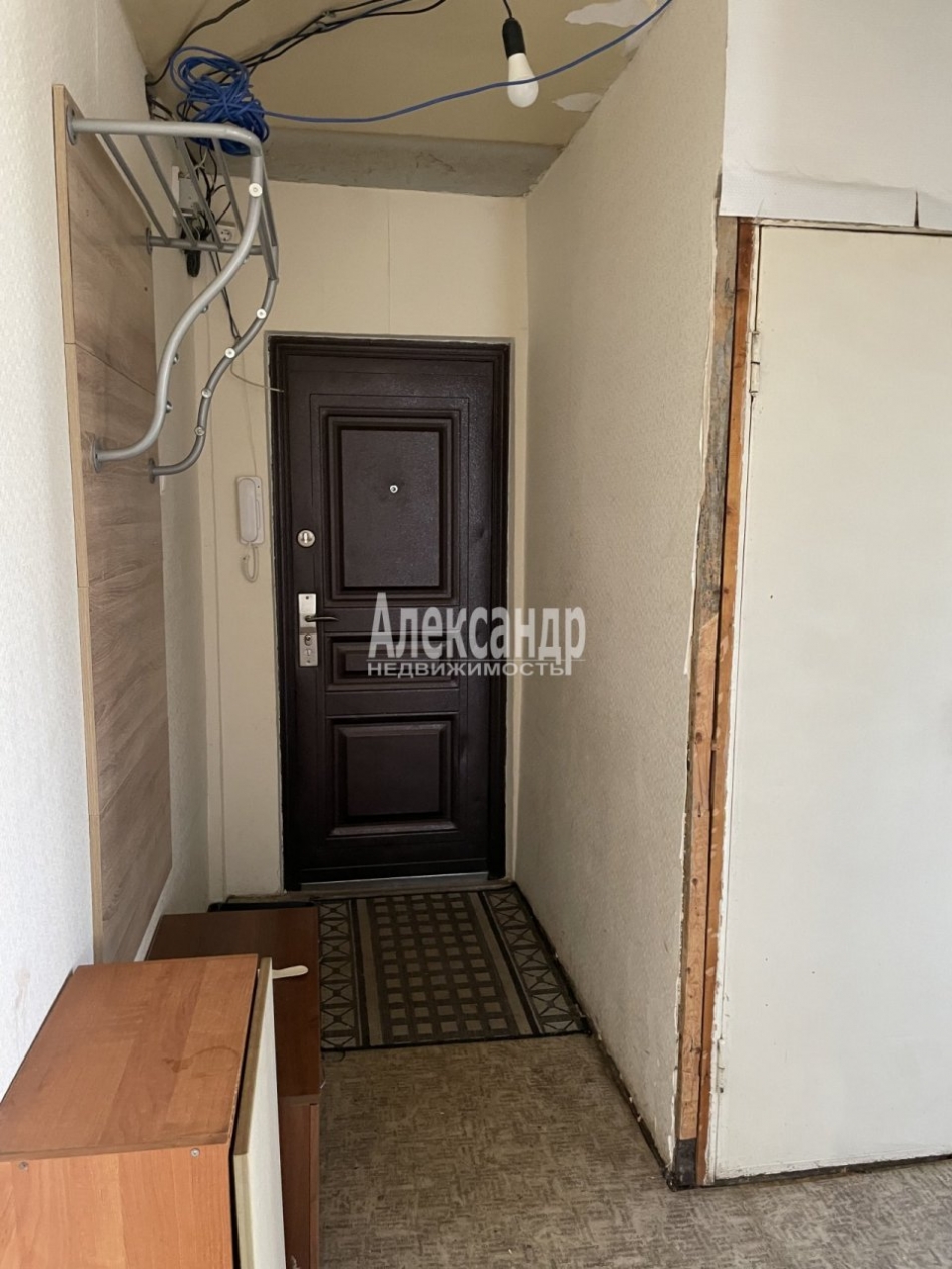 Продажа 3-комн квартиры на вторичном рынке Красное Село г., Нарвская ул. ,  д. 12