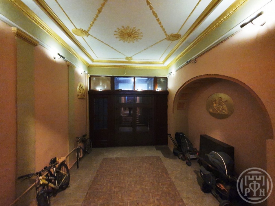 Продажа 6-комн квартиры на вторичном рынке Большая Пушкарская ул. ,  д. 39