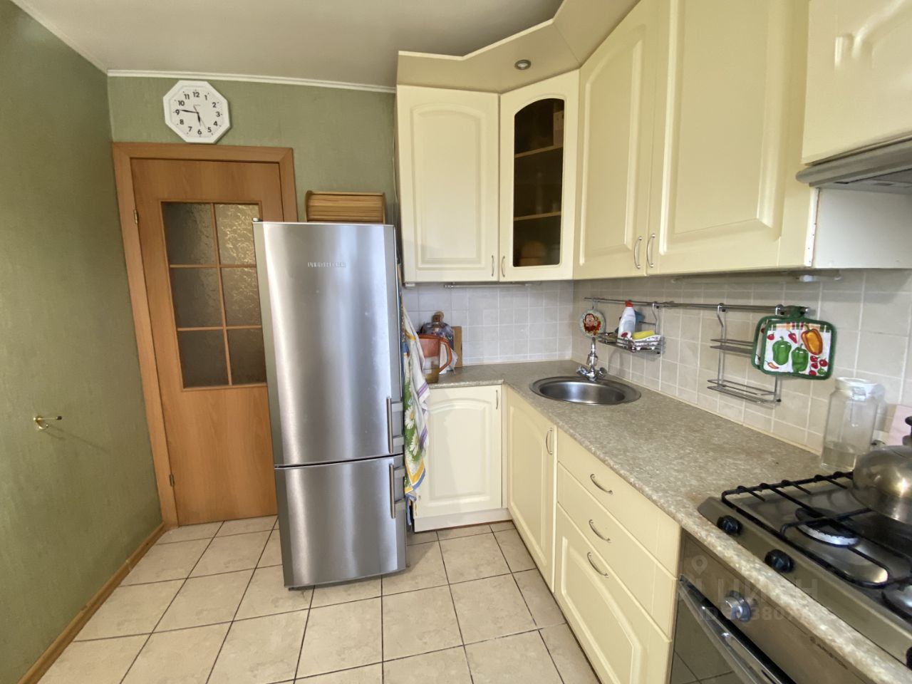 Продажа 2-комн квартиры на вторичном рынке проспект Непокоренных, 74