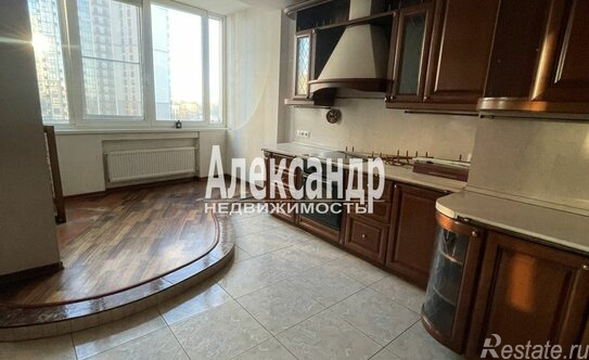 Продажа 3-комн квартиры на вторичном рынке Энгельса пр-кт