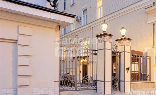 Продажа 4-комн квартиры на вторичном рынке Никитский б-р,  д. 12