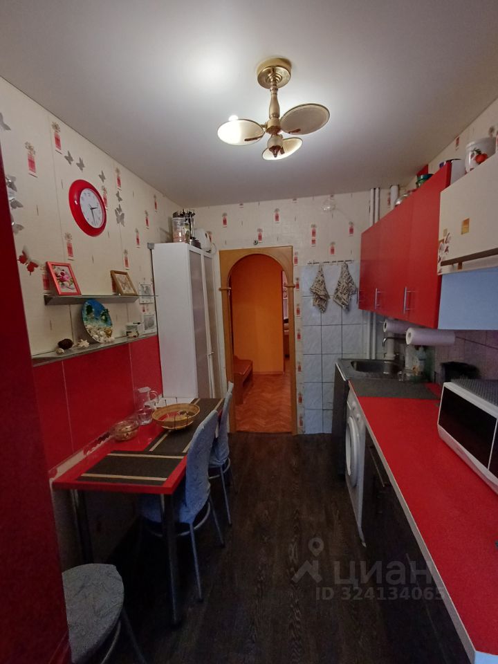 Продажа 3-комн квартиры на вторичном рынке пос. Ильичево, улица Парковая, 8