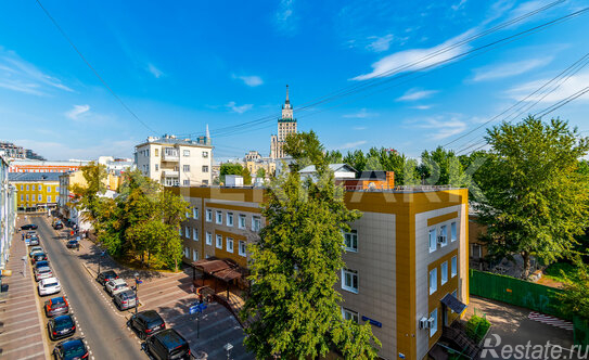 Продажа 4-комн квартиры на вторичном рынке Козловский Б. пер,  д. 8