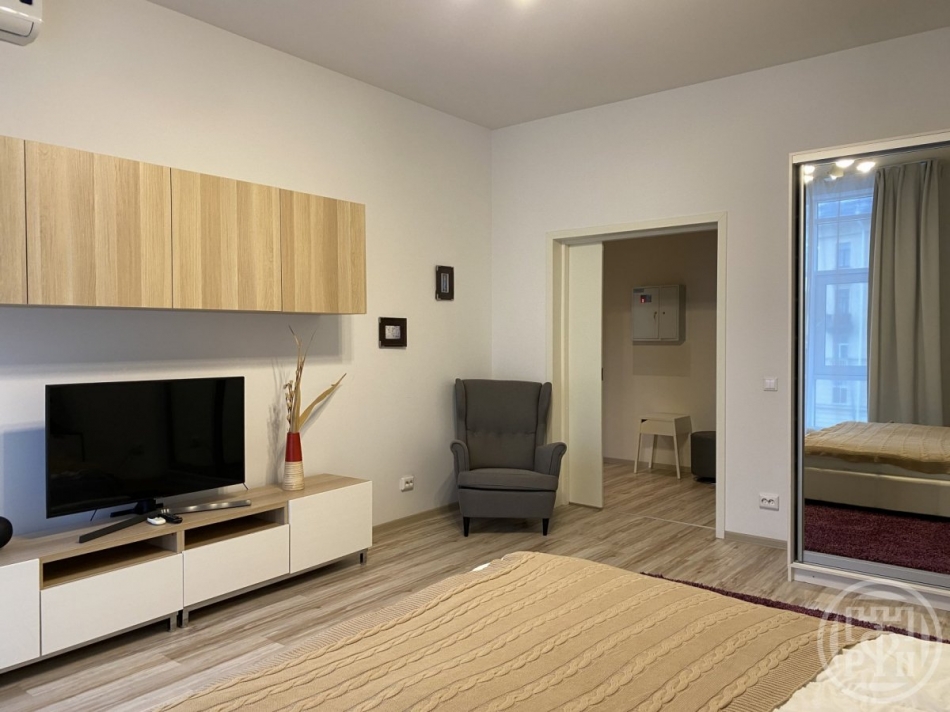 Продажа 1-комн квартиры на вторичном рынке Детская ул. ,  д. 18