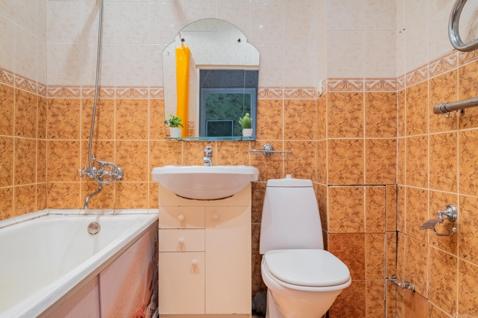 Продажа 5-комн квартиры на вторичном рынке Дибуновская ул,  д. 13