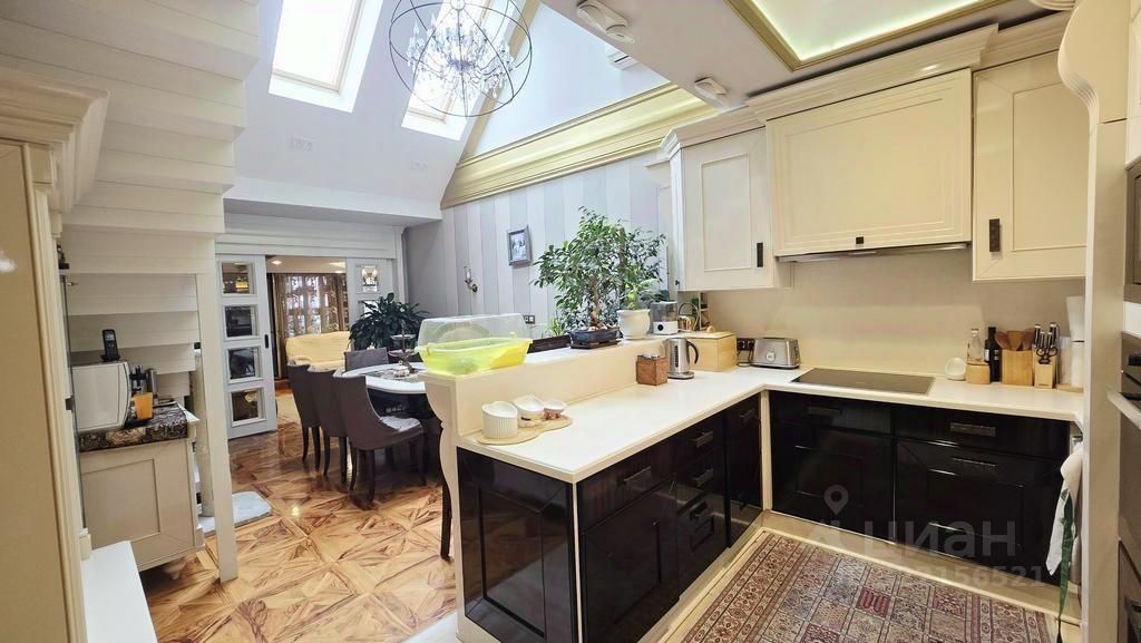 Продажа 3-комн квартиры на вторичном рынке Духовской переулок, 17С11