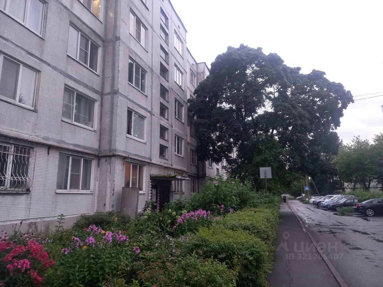 Продажа 3-комн квартиры на вторичном рынке д. Большие Колпаны, улица 30 лет Победы, 5