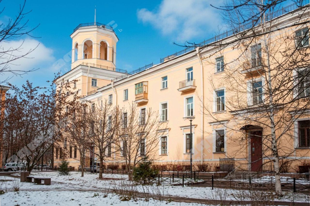 Продажа 2-комн квартиры на вторичном рынке проспект Стачек, 158