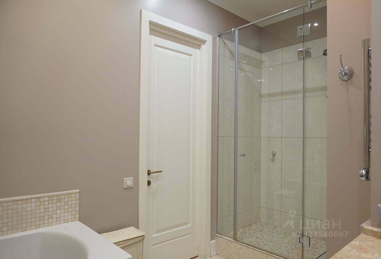 Продажа 5-комн квартиры на вторичном рынке Парадная улица, 3к2