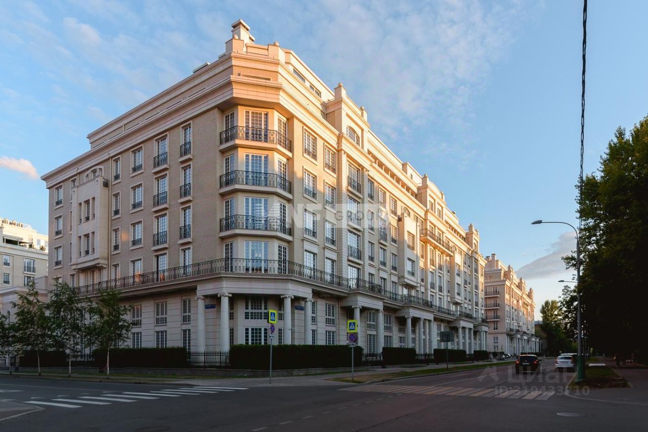 Продажа 3-комн квартиры на вторичном рынке улица Ефремова, 19к4