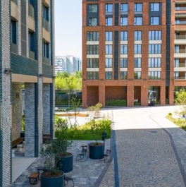 Продажа 2-комн квартиры на вторичном рынке улица Архитектора Власова,  д. 71 к2