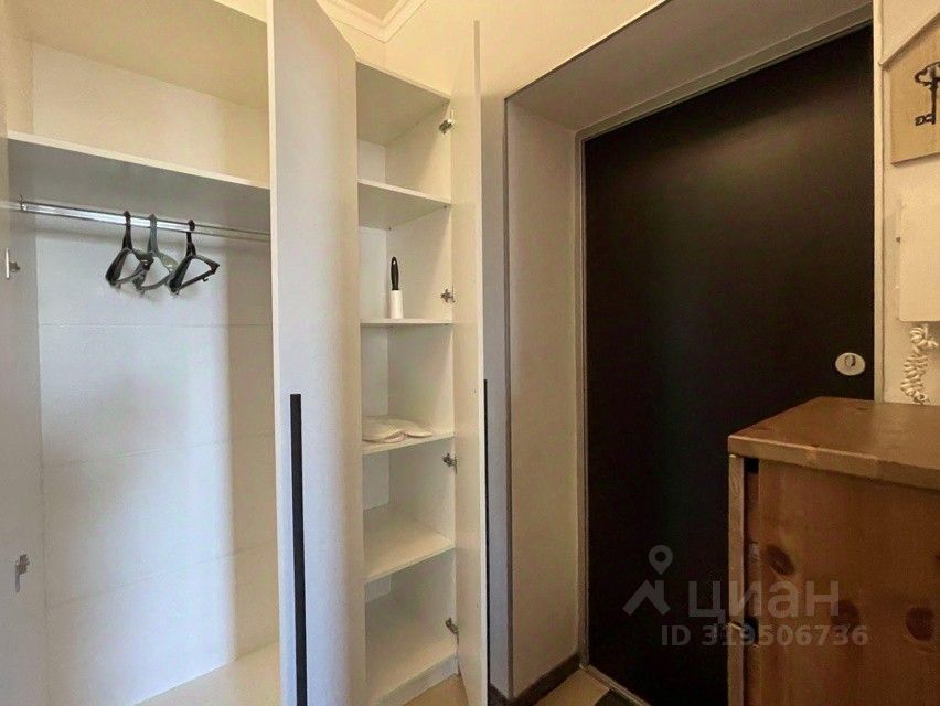 Продажа 4-комн квартиры на вторичном рынке Большой Николопесковский переулок, 12
