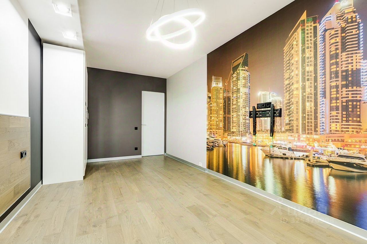 Продажа 2-комн квартиры на вторичном рынке Имени Свердлова пгт, проезд Западный, 15к1