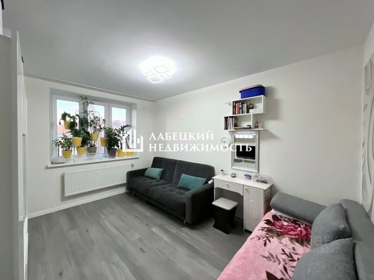 Продажа 2-комн квартиры на вторичном рынке Мурино, улица Шоссе в Лаврики, 72к4