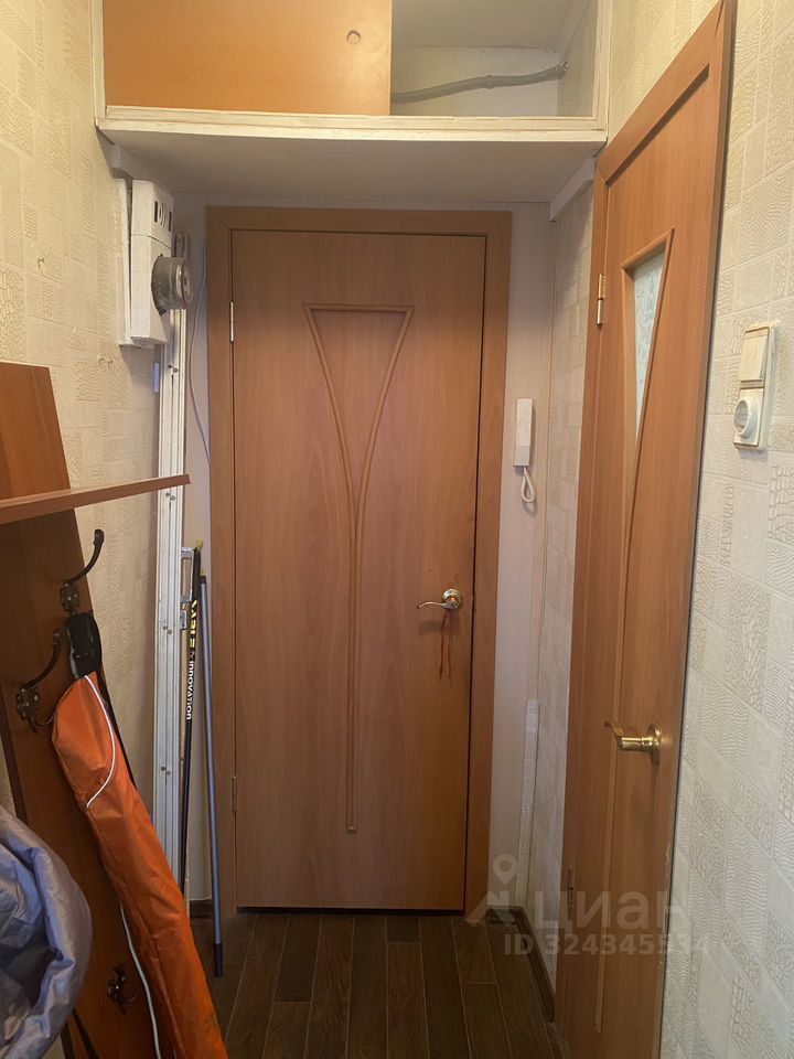 Продажа 1-комн квартиры на вторичном рынке Кириши, улица Строителей, 2