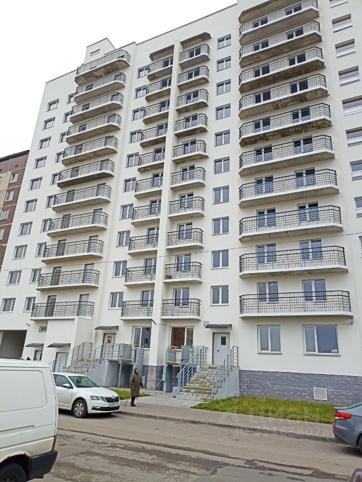 Продажа 2-комн квартиры на вторичном рынке Гатчина, улица Красных Военлетов, 7а