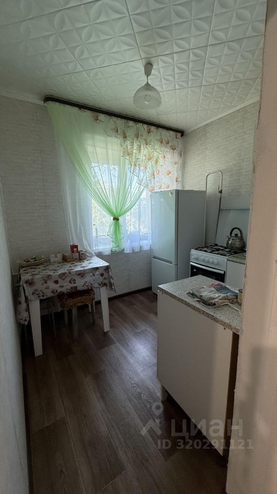 Продажа 2-комн квартиры на вторичном рынке Уваровка пгт, улица Урицкого, 14