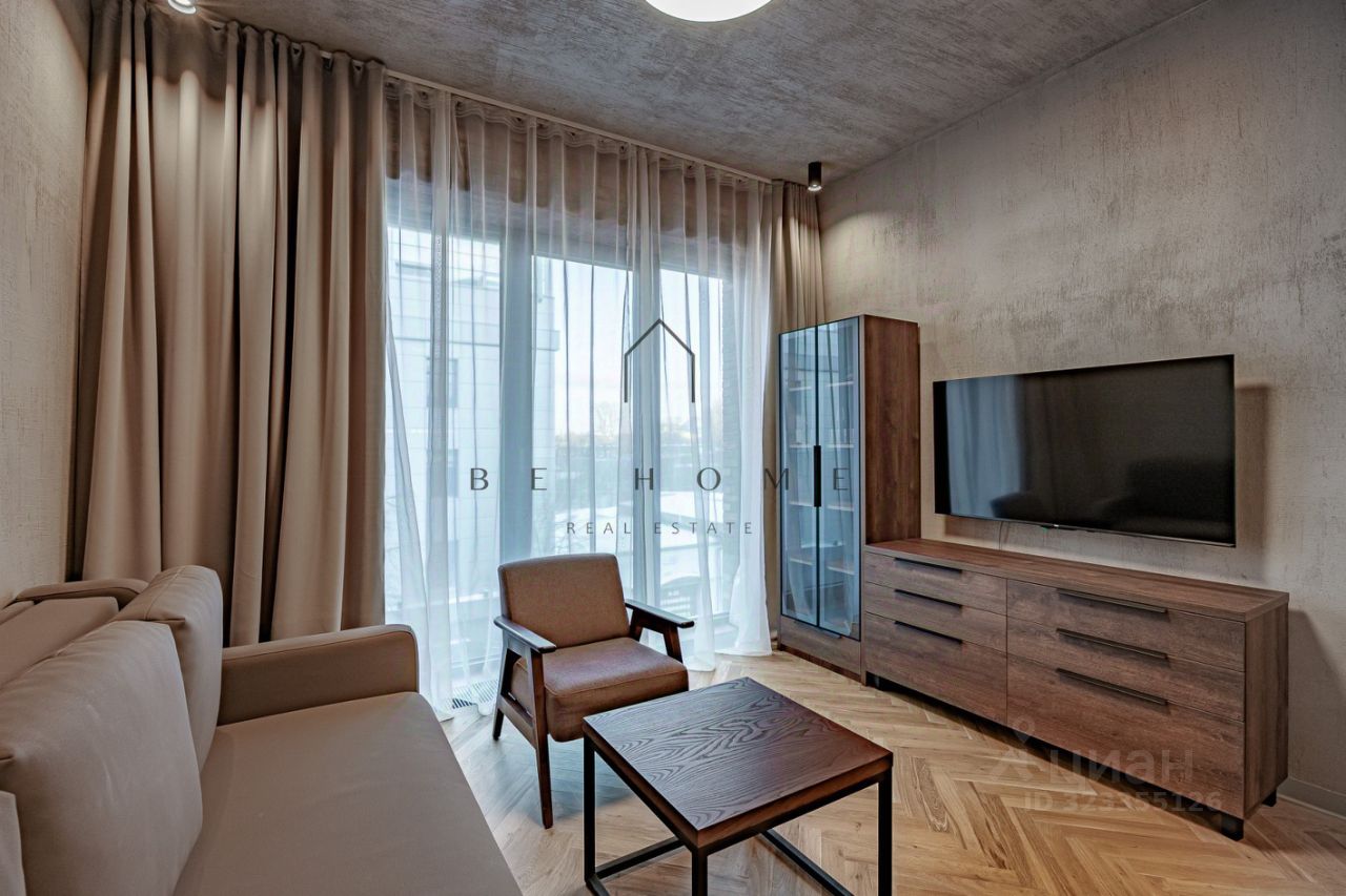 Аренда 3-комн квартиры на вторичном рынке проспект Средний Васильевского острова, 83с2