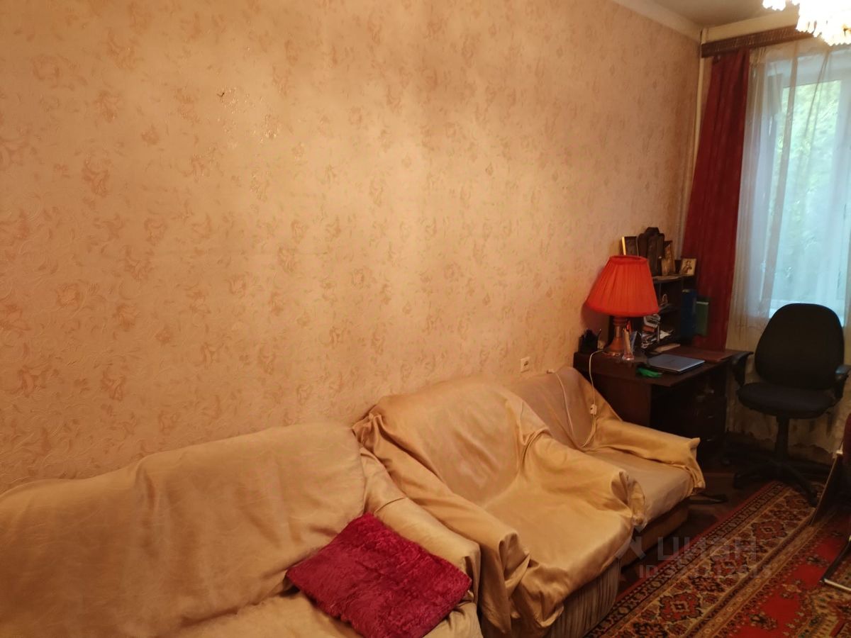 Продажа 2-комн квартиры на вторичном рынке улица Коммуны, 51к1